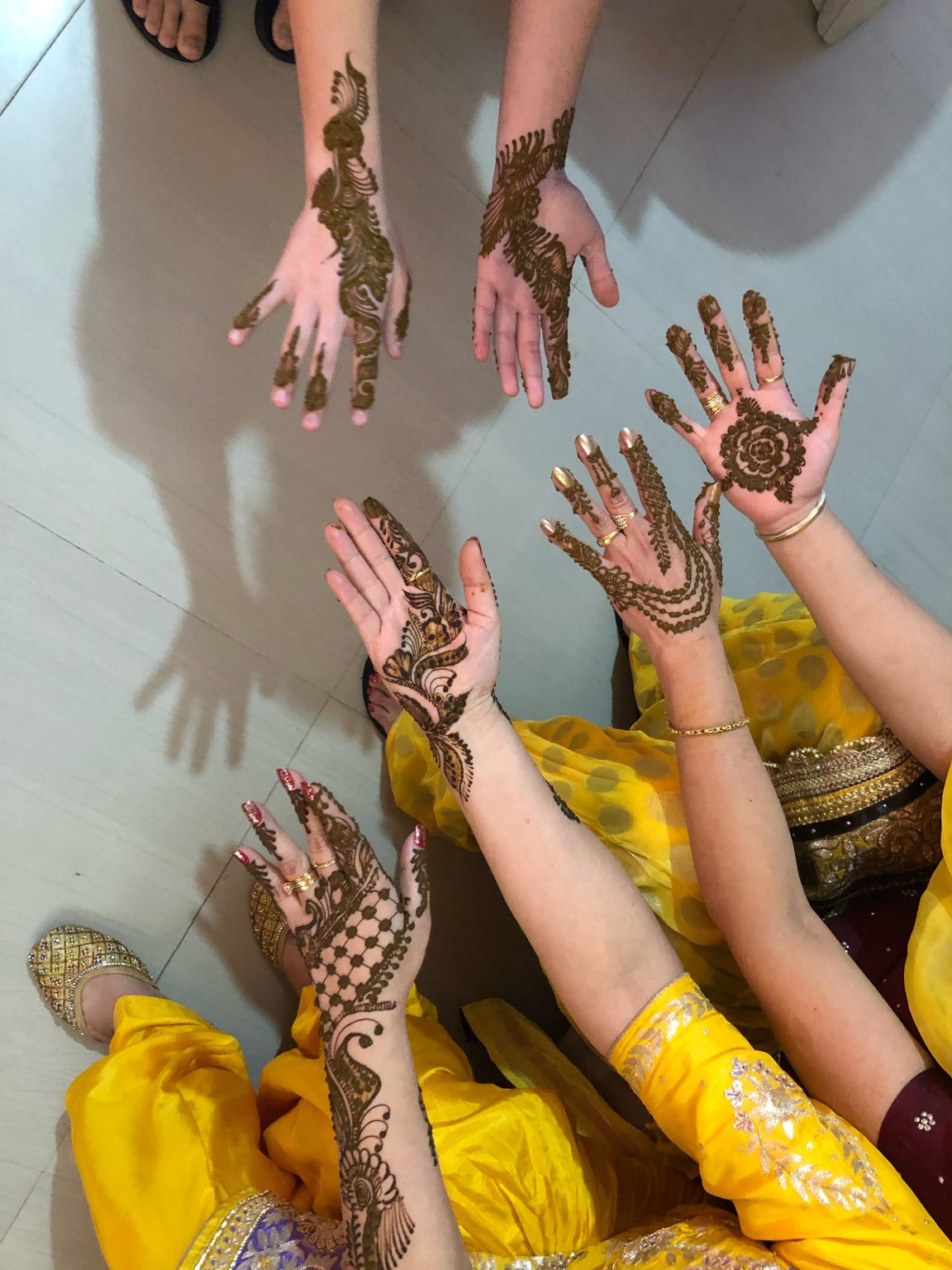 Explore modern and traditional Pawtucket henna art designs for a spectacular temporary tattoo. Sukhy's Threading is the top eyebrow threading salon and traditional henna art tattoo in Rhode Island. With four locations in Seekonk, Pawtucket, Johnston, and Warwick. Eyebrow threading salon in johnston, threading in Pawtucket, Seekonk threading, warwick threading salon.